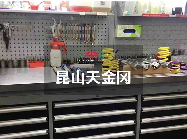 有個(gè)新工廠想買(mǎi)套柜子，工具柜定制廠家告訴你該怎么選?