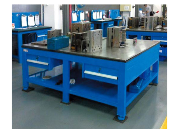 鉗工工作臺(tái)變形怎么辦？工具柜廠家天金岡告訴你，看完絕對(duì)漲知識(shí)！