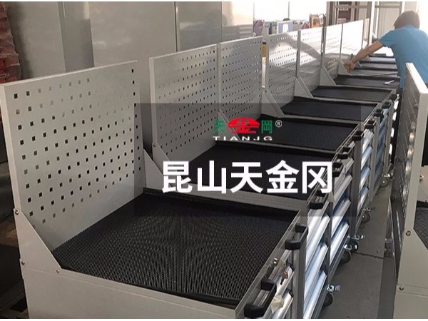 哪里賣鉗工工具柜，年產(chǎn)17000臺(tái)廠家天金岡，現(xiàn)貨發(fā)!