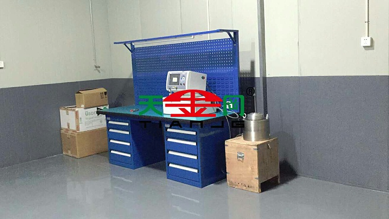 虎口鉗工工作臺(tái)規(guī)格