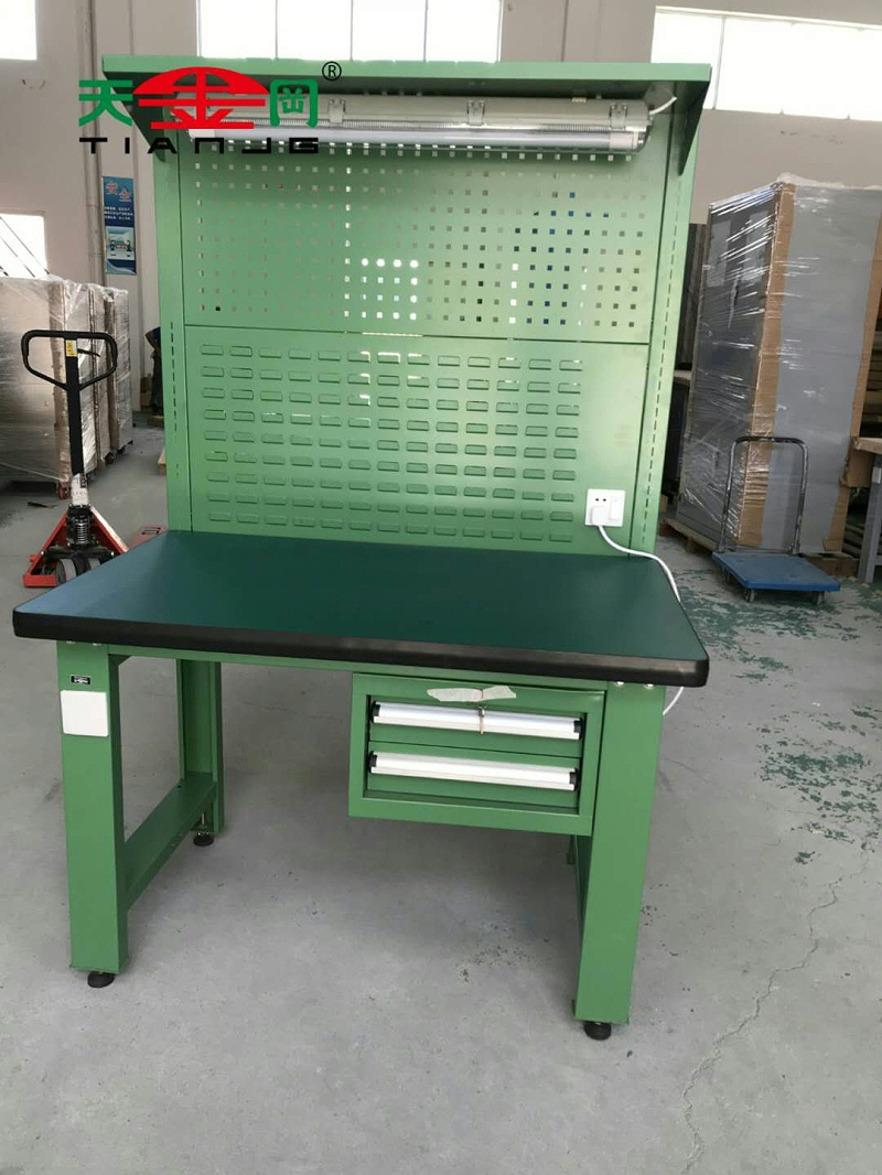 鉗工工作臺(tái)圖片